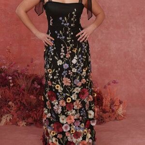 NWT  3D Floral Embroidered Tie-Strap Maxi Dress M